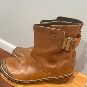 Sorel Shorty Rain/ snow boots size 7. Tan Leather